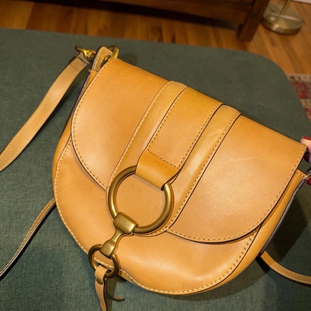 FRYE Saddle Crossbody in Cognac Brown with Brass Hardware🐎
